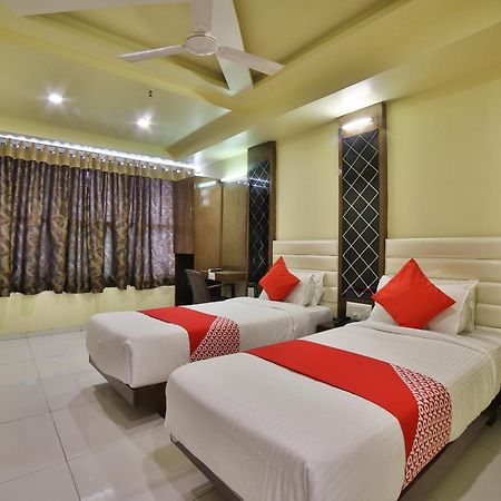 Capital O Kalash Residency Ahmedabad Exterior photo