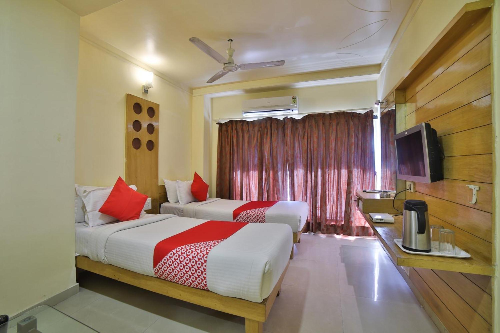 Capital O Kalash Residency Ahmedabad Exterior photo